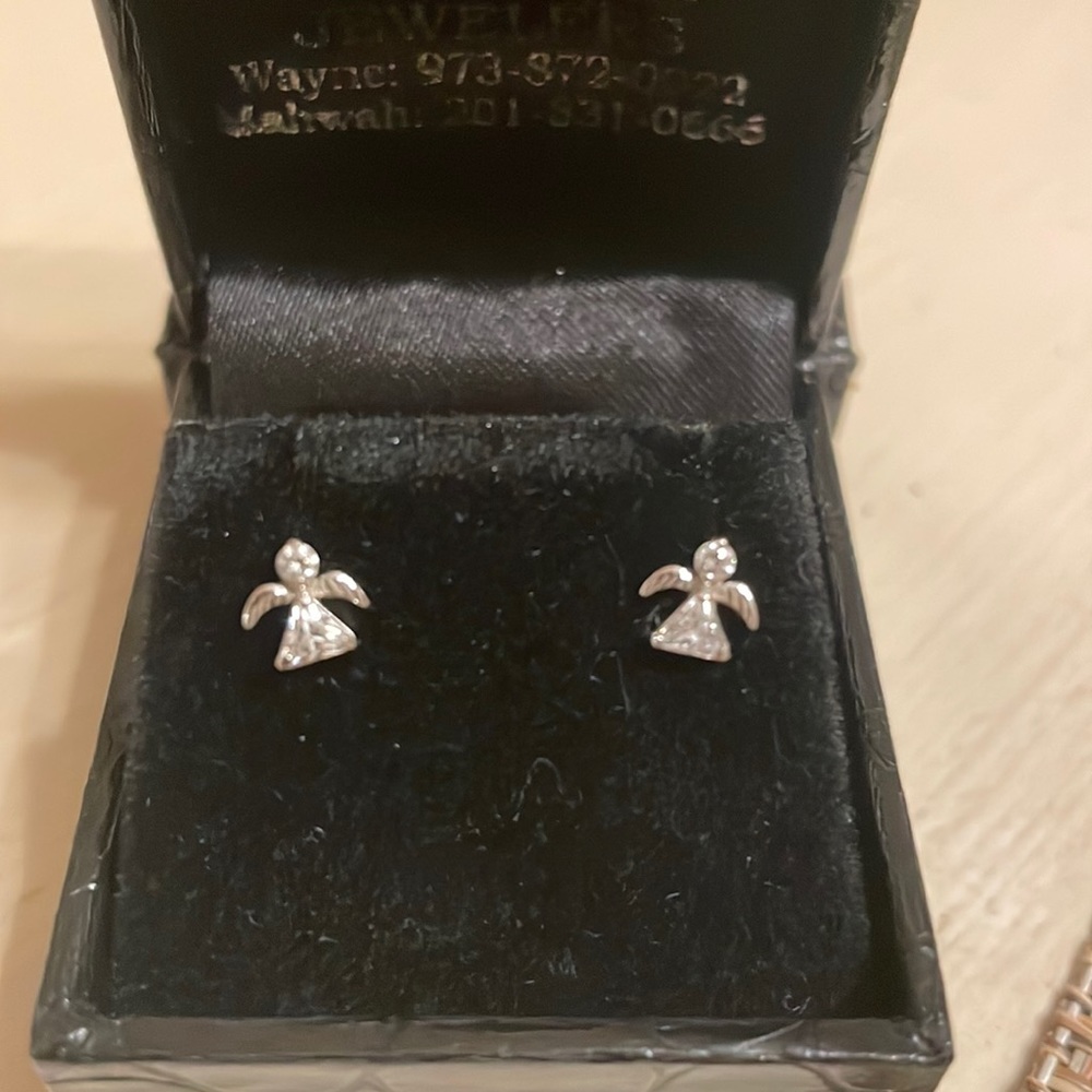 14kt white gold cubic zirconia angels baby earrings
